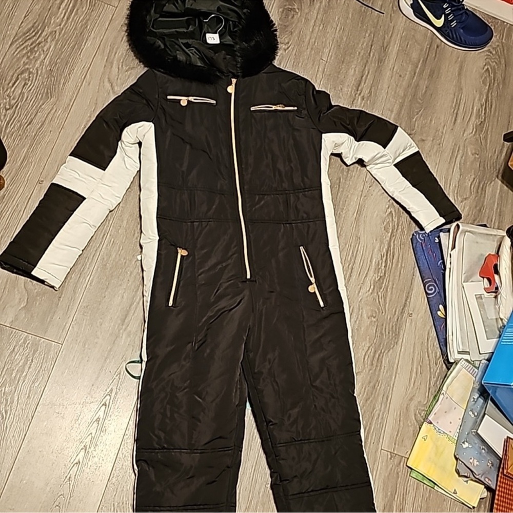 Nwot adult 1 piece snow suit #173